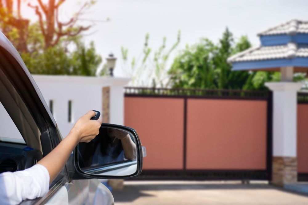 La seguridad que ofrecen las puertas eléctricas y sus controles remotos