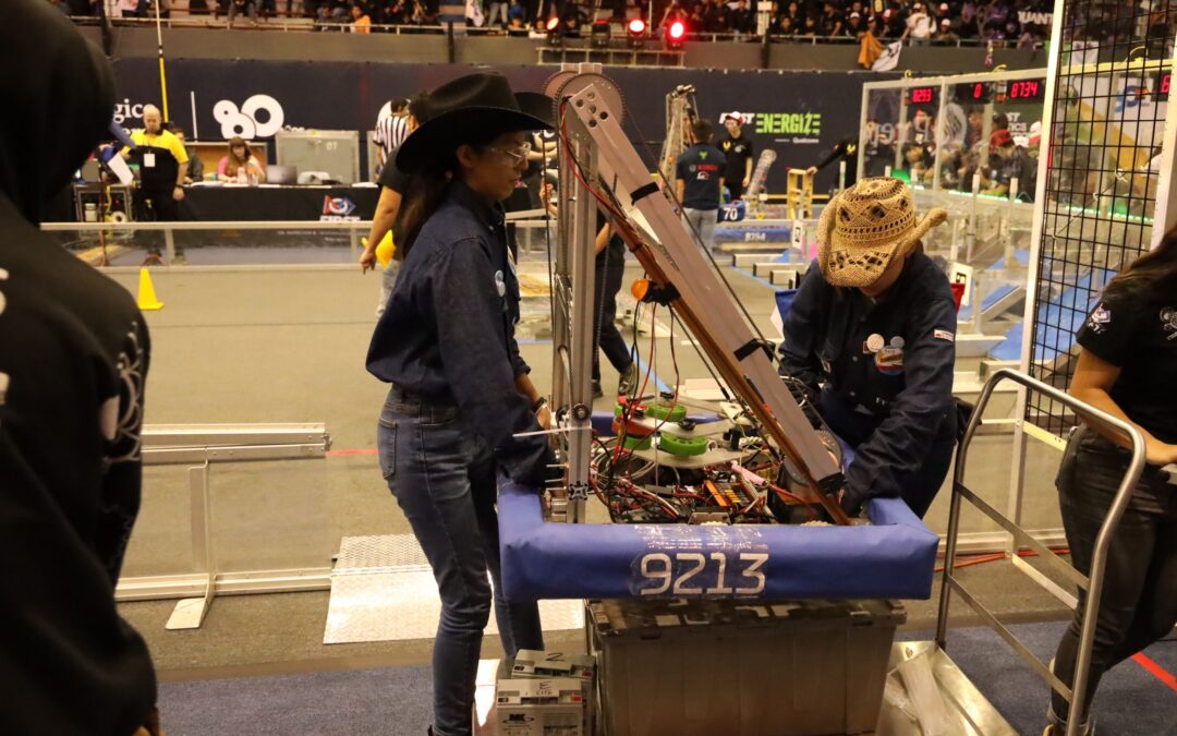 Jóvenes de Escuela Técnica Roberto Rocca, en Pesquería, Nuevo León, parten al mundial de Robótica en Houston